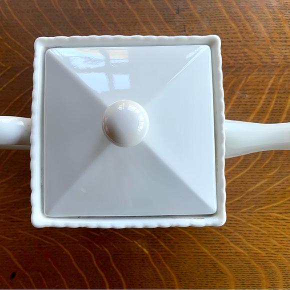 TIFFANY AND COMPANY VINTAGE WHITE TEAPOT - Picture 15 of 16